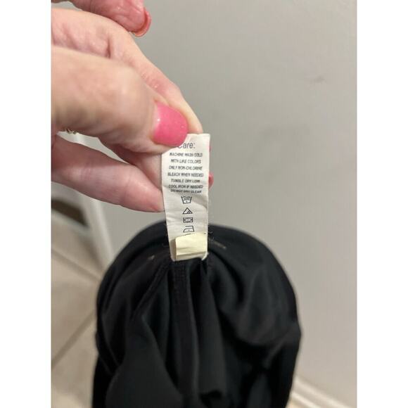 Road Runner Sports Black Mesh Bottom Capri Leggings Sz Xl - Picture 6 of 6